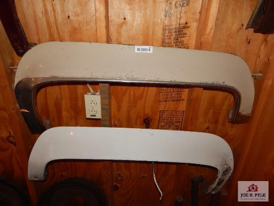 2 Fender skirts