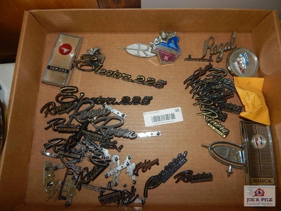 Flat of Buick Riviera, Electra 225, Regal fender emblems
