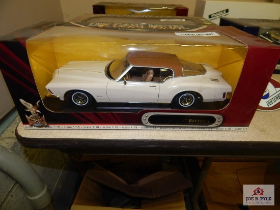 Die cast metal model car 1971 Buick Riviera