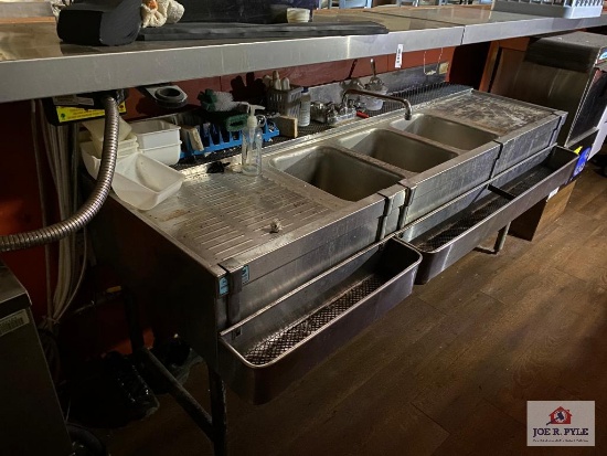 Stainless steel 3 bowl sink