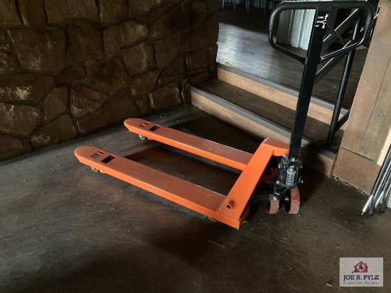 Haul Master 2 1/ ton pallet jack