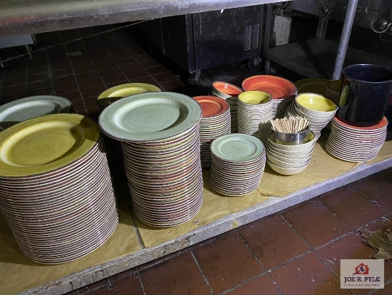 Contents bottom prep table: dishes & serving ware