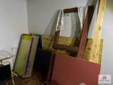 Room lot: HP notebook, 3 chairs, table, build material, etc