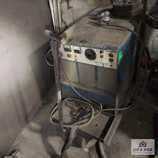 Miller Delta weld 650 welder on cart w/ miller wire feeder