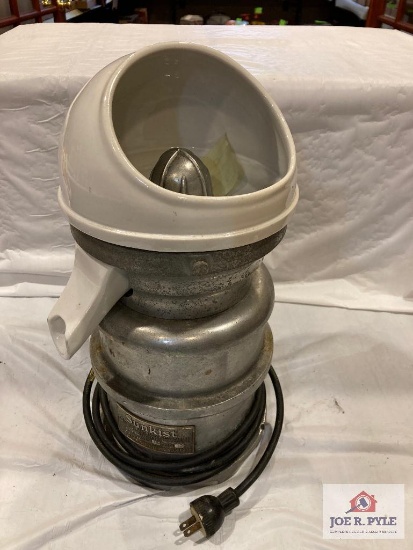 Sunkist Fruit Juice Extractor 16" x 7", tested