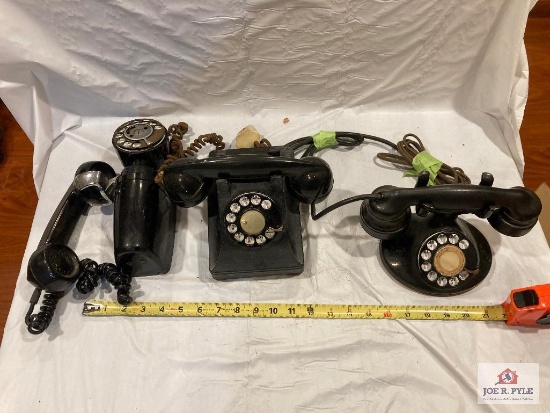 3 vintage telephone