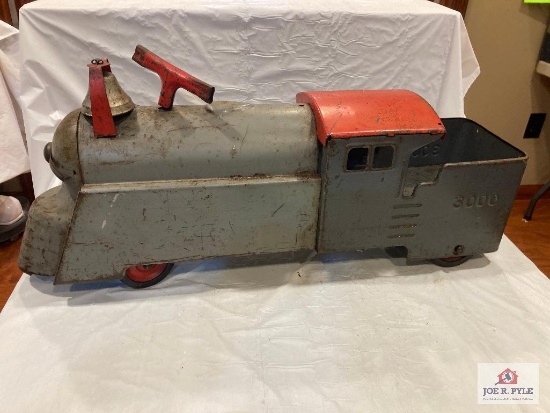 Marx 3000 metal ride on train 28" x 7" x 12"