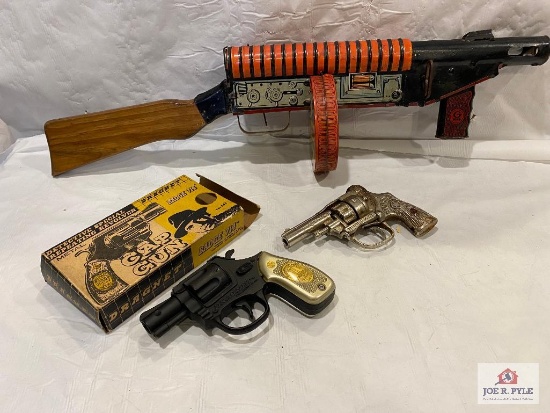 Marx G-Man tin tommy gun wind up tested, Knickerbocker Dragnet 714 gun and Hubley Dandy