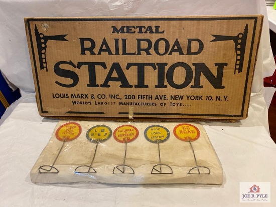 Marx Railroad station in box and 5 tin railroad signs 7 1/2"