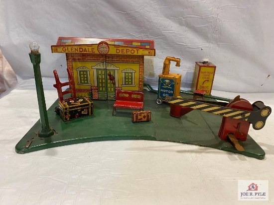 Marx Glendale Depot tin train station and accessories