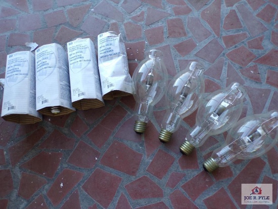 Lot of 8 metal halide bulbs