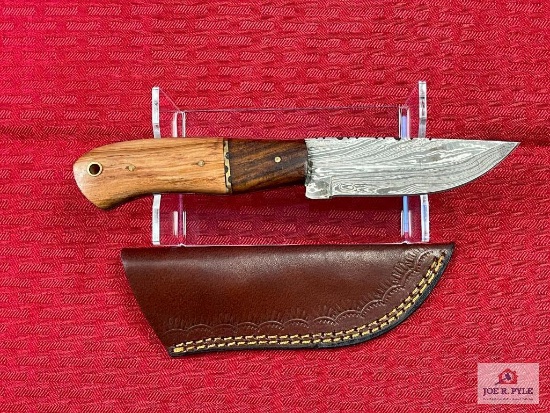 [214] Damascus blade hunting knife w/leather sheath