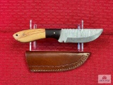 [215] Damascus blade hunting knife w/leather sheath