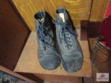 Child size vintage lace-up leather shoes