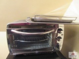 Toaster oven and 2 metal trays
