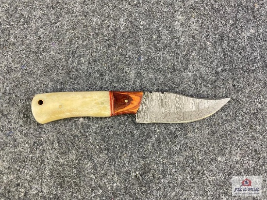 [660] Damascus Blade Hunter w/Sheath