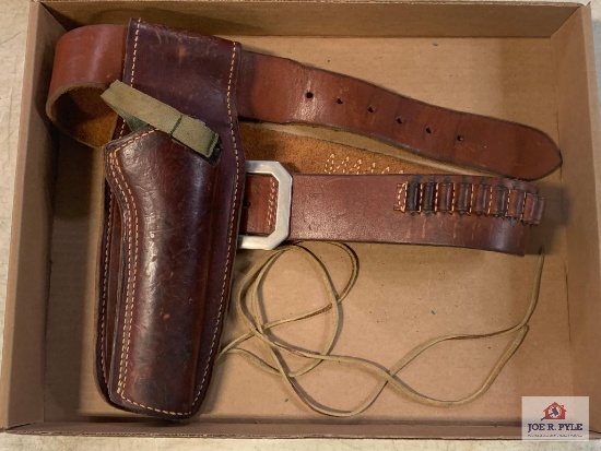 [734] Western style revolver rig w/bullet loops