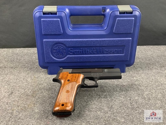 [391] Smith & Wesson 422 .22 LR | SN: UBC3331
