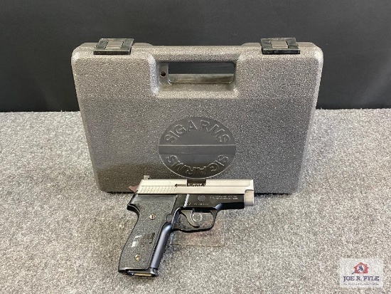 [357] Sig Sauer P229 .40 S&W | SN: AE40820