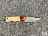 [660] Damascus Blade Hunter w/Sheath