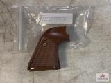 [728] Ruger walnut grips