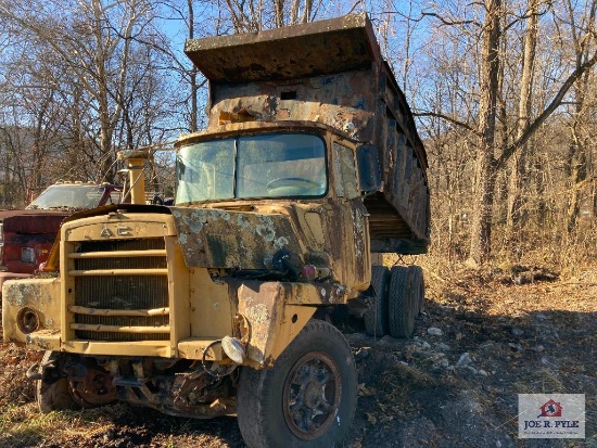 Mack dump truck