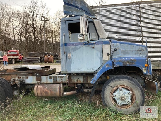 Blue International Hydraulic Spotter Truck 5th Wheel Plate