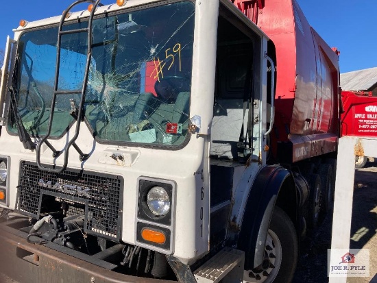 Mack garbage truck Model MR600GK