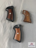 [393] Three sets of grips: Ruger