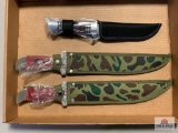 [241] Three fixed blade knives w/sheaths