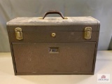 [554] Metal tool box and contents