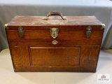[562] Fancy (oak?) cabinet/case w/drawers