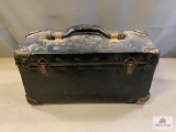 [166] Archer's box with contents