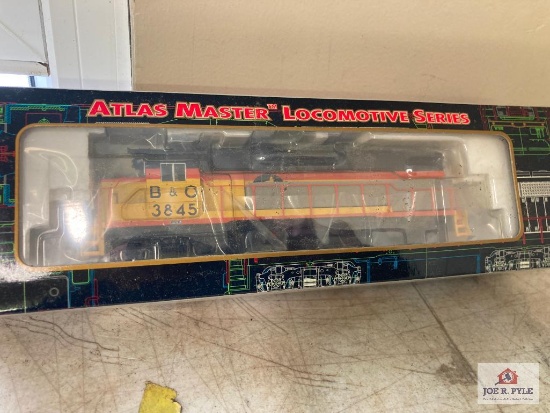 Atlas GP38 low nose locomotive