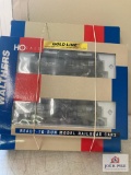 Lot of 2 Walthers RR cars