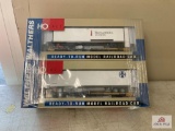 Lot of 4 Walthers RR cars