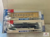 Lot of 4 Walthers RR cars