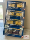 Lot of 8 Walthers Main Line RR cars