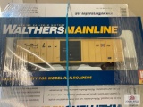 Lot of 9 Walthers Main Line RR cars