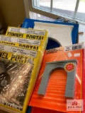Lot of misc. train accessory items: Tunnel portals