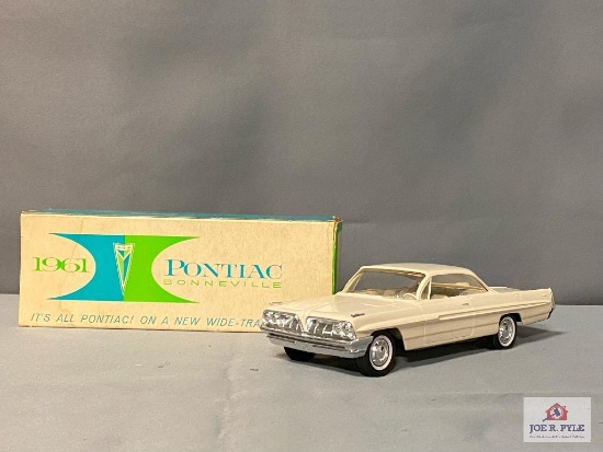 1961 Pontiac Bonneville 2-Door Hardtop