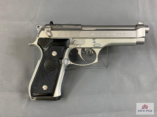 [15] Beretta 92FS 9mm Para SN: BER061641