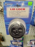 (3) Lid Locks