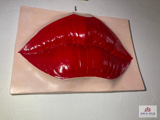 Plaster lips sculpture 22 x 30
