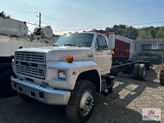 1990 Ford F800 Cab and Chassie