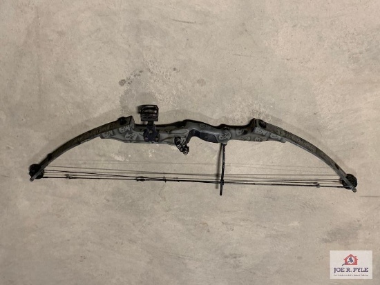 [269] XI Silverhawk Compound Bow w/3-pin sight