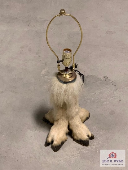[497] Four Legged Mountain Goat Lamp