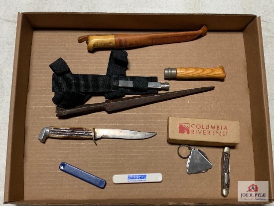 [458] Various Knives: Fixed Blade Hunter, Filet Knife, Folding Knives, etc.