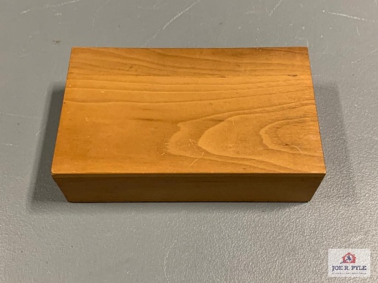[451] Velvet Lined Presentation Case