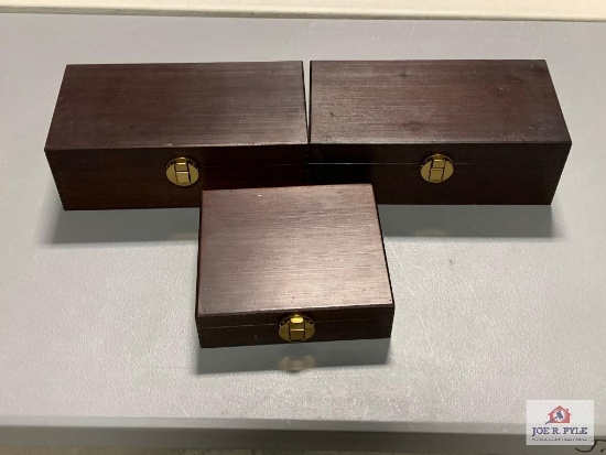[454] Three Curio Boxes